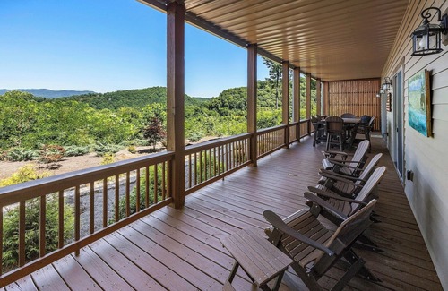 Whittier Condo | New Modern Mountain Condo with Vista Mountain Views, Large Deck, Washer & Dryer!