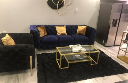 Eastwood Park Apartment | *NEW MODERN PENTHOUSE