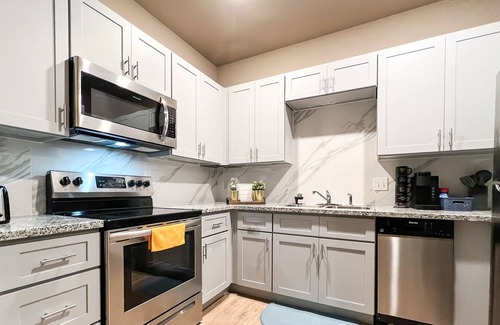 Bammel Apartment | New modern, spacious & gated apartment close to the airport w/ free parking