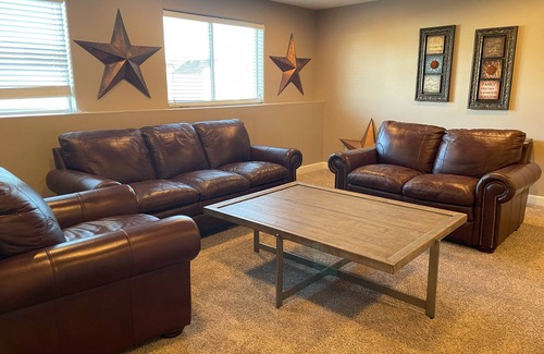 Cedar Falls House | New modern style large family home.n5 bed 3 bath with plenty of living space.