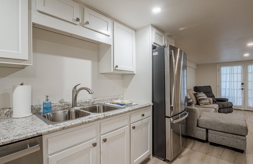 Loma House | NEW! MoJoe: New Build Close to Biking Trails