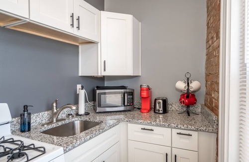 Newport Condo | *New* Monmouth Loft 1 | City Chic 1 BDR