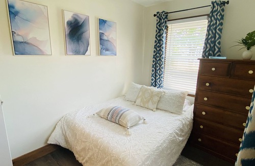 Long Beach Apartment | NEW! MONTHLY RENTAL -Peaceful Beachy 1 BR Steps Away From Beach & Center of Town