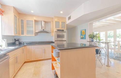 Westward Villas Subdivision House | NEW: Oceanfront 5BR House sleep 13 - Pool, Cable Beach, Private Patio