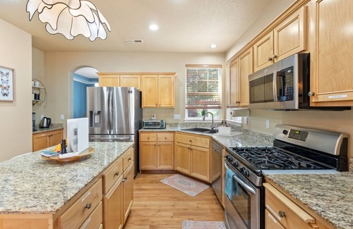Old Farm District House | New on VRBO! Top-Rated Bend Getaway – Family Fun, Adventure & Comfort!