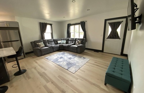 Riverside House | New Open Concept Modern Getaway Near Beaches