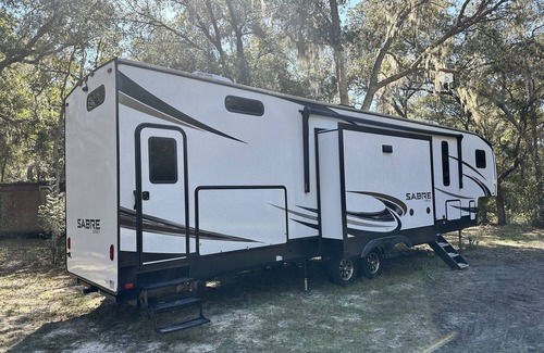 Edgar House | New Owner Special - Luxury Lakefront RV & Fishing Retreat