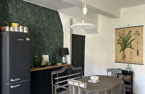 Rougemont House | NEW Peace and quiet guaranteed in a small medieval village near the forest and the Burgundy canal
