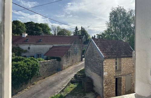 Rougemont House | NEW Peace and quiet guaranteed in a small medieval village near the forest and the Burgundy canal