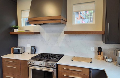 Regional District of Nanaimo House | New pet friendly house with amazing mountain and water views
