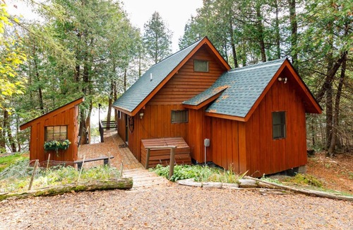 Grand Marais Cabin | NEW POPLAR LAKE LISTING! "Up the Gunflint Trail!" 2 bdrm., 1 ba. lakefront cabin