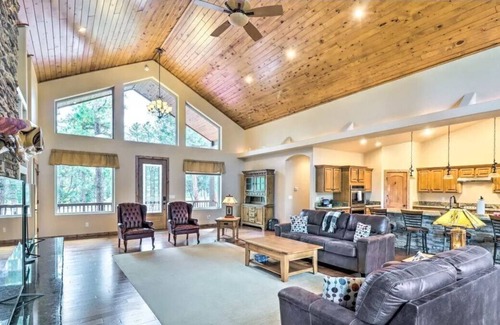 Sierra Pines Cabin | ⭐️New Premier Listing⭐️ Spacious, Private Cabin in Pine Top Show Low Grill+Deck+AC