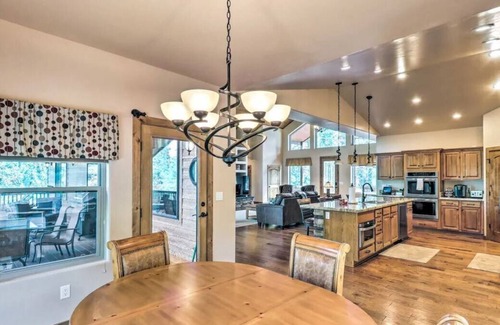 Sierra Pines Cabin | ⭐️New Premier Listing⭐️ Spacious, Private Cabin in Pine Top Show Low Grill+Deck+AC