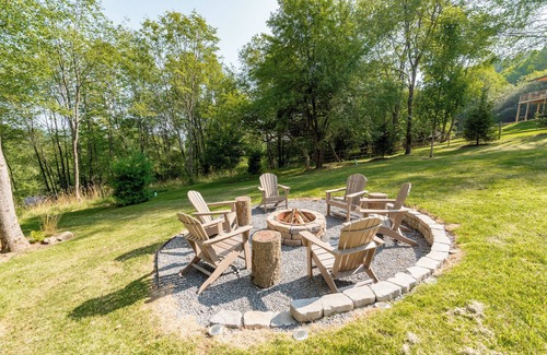 McHenry Cabin | New! Quittin Time: Lake Area, A/C, Fireplace, Fire Pit!