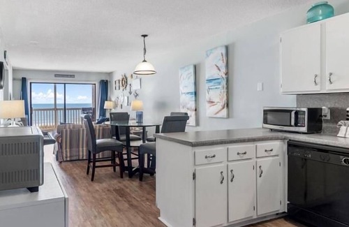 Golden Mile Condo | NEW Raintree Villas - Oceanfront view, one block from beach, Wifi included