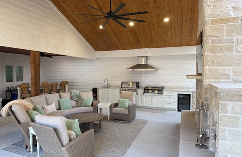 Brookeland House | New Rayburn Country house on quiet cul de sac.