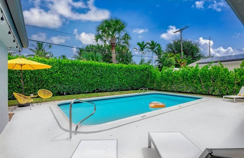 Southside House | New! Resort-style home & heated pool Newly renovated-Great location in SoSo WPB!
