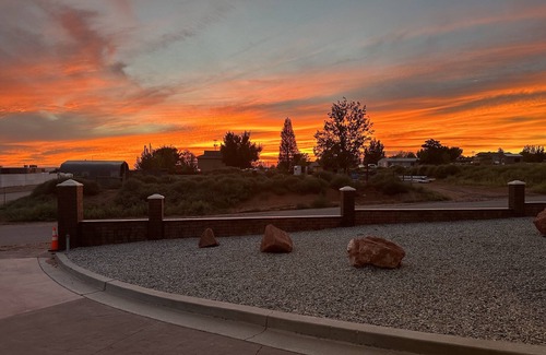 Colorado City Apartment | NEW! Room 21- Grand Canyon by Zion Cliff Lodge