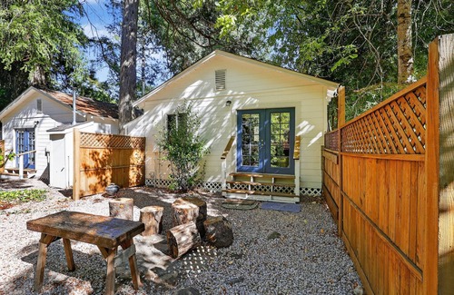 Cobb Apartment | NEW! Rouge Cobb Mountain Hotel - Cabin 1