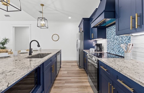Audubon Place House | NEW ~ Sandy Clam V ~ Sleeps 11