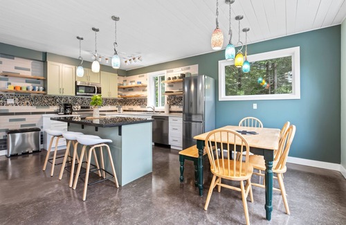 Tofino House | NEW-Sea's the Day-N.Chesterman-Hot Tub -OD Shower