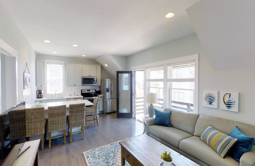 Seabrook House | *New* Seabrook's The West Winds: Oceanfront, Hot Tub, Dog Friendly!