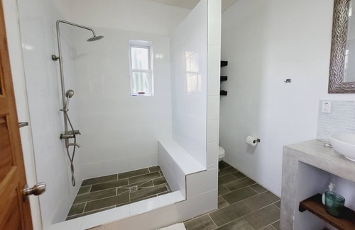 Ladyville House | NEW Secured & Gated Modern Home w/ ACs, NetFlix , WiFi - 7 min to Airport