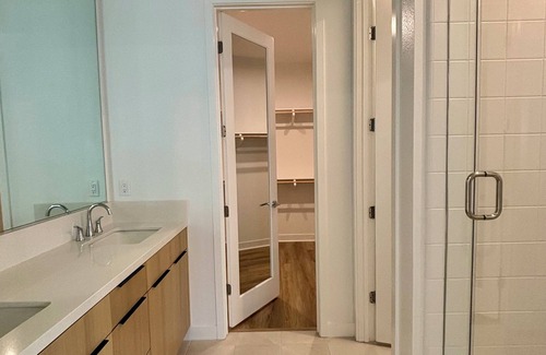 Serra Mesa House | new spacious 4-bedroom townhome in lovely San Diego with WiFi, AC, fitness room