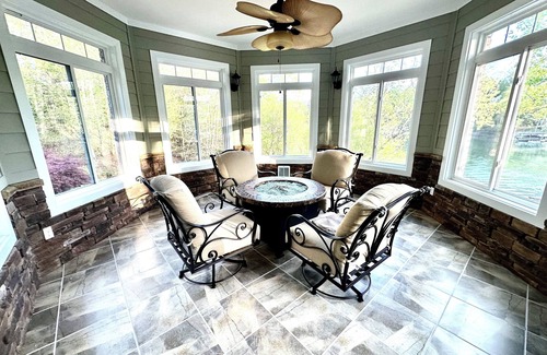 Moneta House | NEW - Spacious + Covered Dock + No wake zone + Kayaks + Theater