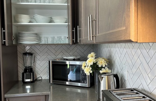 Thorold House | New Spacious Luxurious House, Close to Niagara Falls and Attractions
