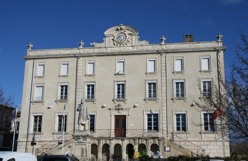 Bourg-Saint-Andeol Apartment | New stopover gîte in southern Ardèche: 3-room apartment