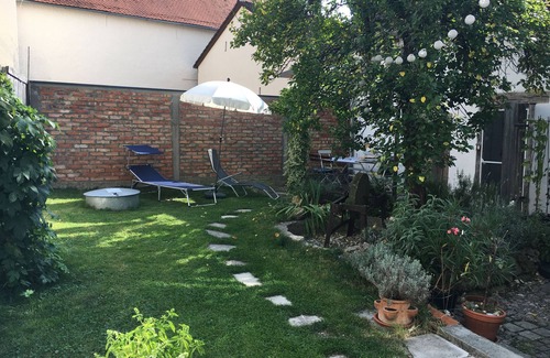 Schernfeld Apartment | NEW! Studio Beim Kirchschuster