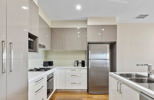 Yarrawonga House | New: Stunning Lakeside-Luton Waters