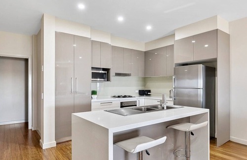 Yarrawonga House | New: Stunning Lakeside-Luton Waters