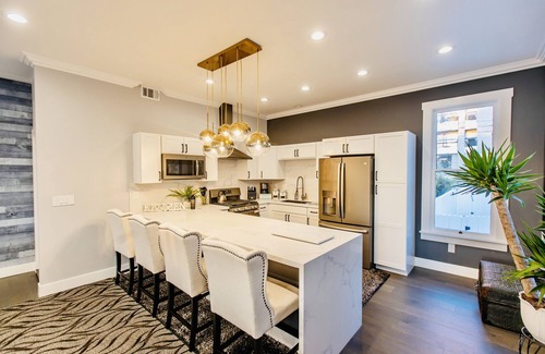 Hillcrest House | NEW STUNNING MANSION! Amazing Location, Yard and Amenities AC Parking Tub Games