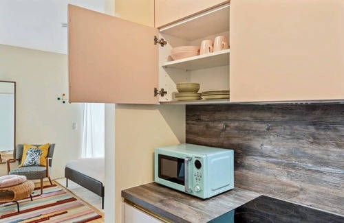 Hollerich Apartment | New Stylish Apt w/Free Parking & Equipped Kitchen