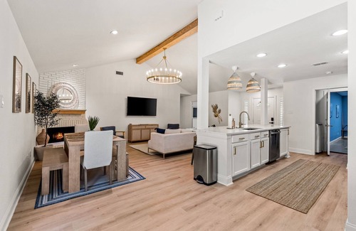 Frisco Villa | NEW-The Frisco Greek Villa-POOL-Sleeps 18-Close to PGA/The Star/Toyota Stadium