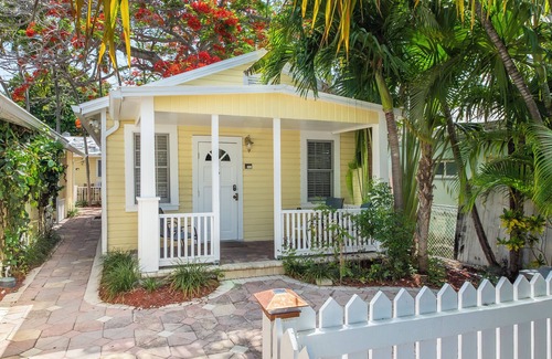 Key West Historic District Cottage | NEW! - The Jolly Rooster CottagenSteps to Duval - Prime and Quiet Location