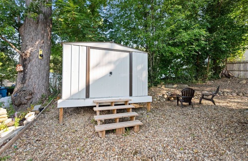 Portage Lakes Cottage | NEW! THE LAKESIDE COTTAGE - CLOSE TO EVERYTHING!