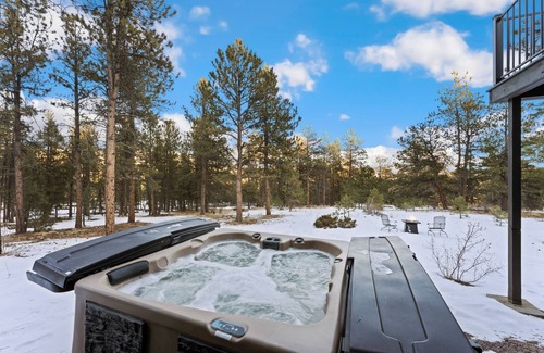 Pine House | New The Pine Getaway Lots of Room Hot Tub Views