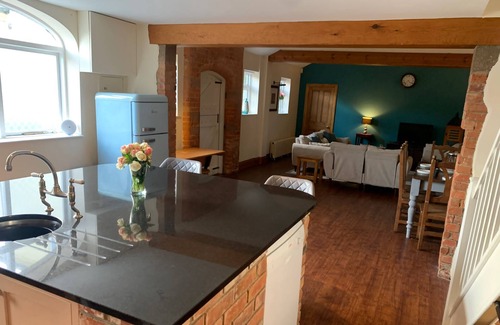 Bingham Cottage | New! The Stables, quiet and central