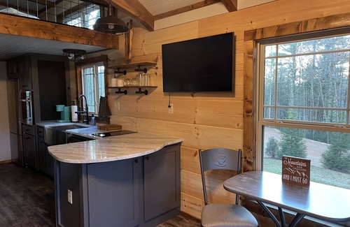 Scaly Mountain Cabin | New tiny cabin located in Scaly Mountain North CarolinanNear winery!