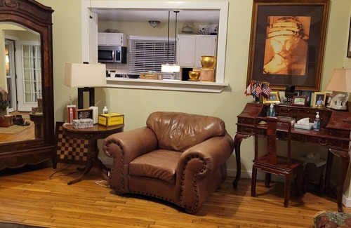 East Chop House | New to the rental market! Air conditioned family home, 1 mile from Circuit Ave