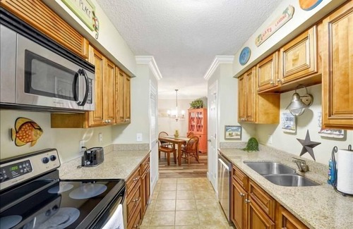 Saint Simons Heights Condo | New to vacation rentals...2-bedroom ground floor-complex has pool/tennis...