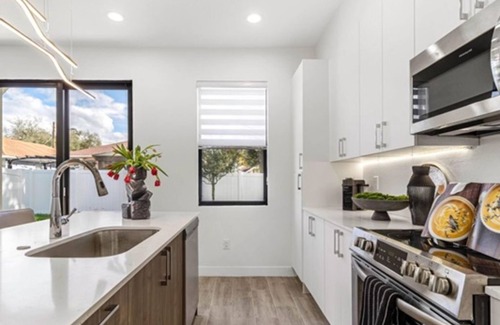 Pinecrest West Park House | NEW to VRBO, Last Min Specials