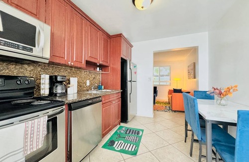 East Little Havana Apartment | NEW Top Location King bed Free Parking