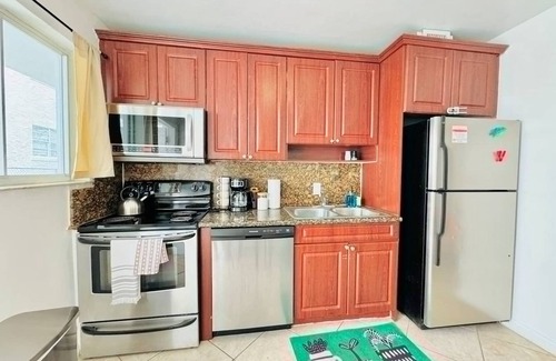 East Little Havana Apartment | NEW Top Location King bed Free Parking