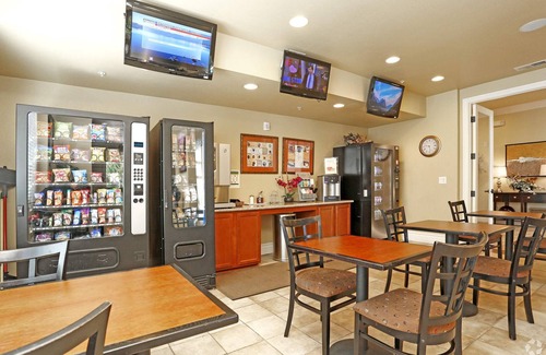 Reno/Tahoe Airport Apartment | New Trendy 1BR Apartment With Heated Pool Gym Minigolf