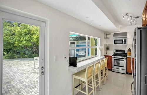 Ludlam House | NEW Tropi-Casual Miami Oasis 4 bed 2 bath