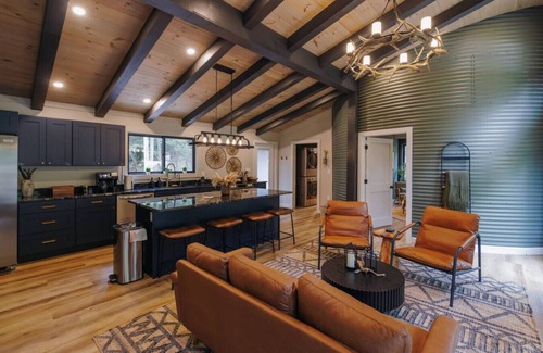 Saint Helens Cabin | NEW Unique Silo Cabin | Sleep 4 | Hot Tub | Trails
